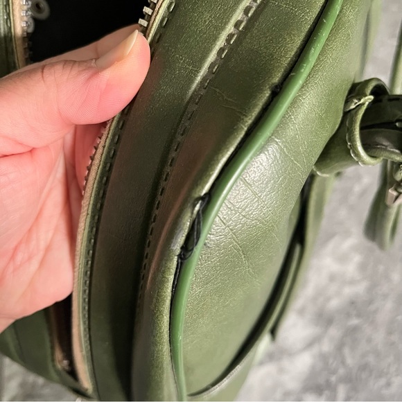 Rich green vintage weekender bag— so cool! - Picture 9 of 13